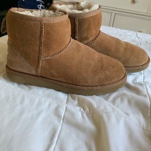 Ugg Ankle boots w real fur lining & suede outside